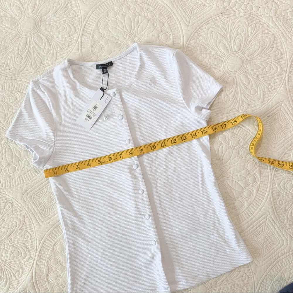 NWT Dynamite 100095715 SS CREWMECK FLYAWAY BRIGHT WHITE S - Picture 2 of 4